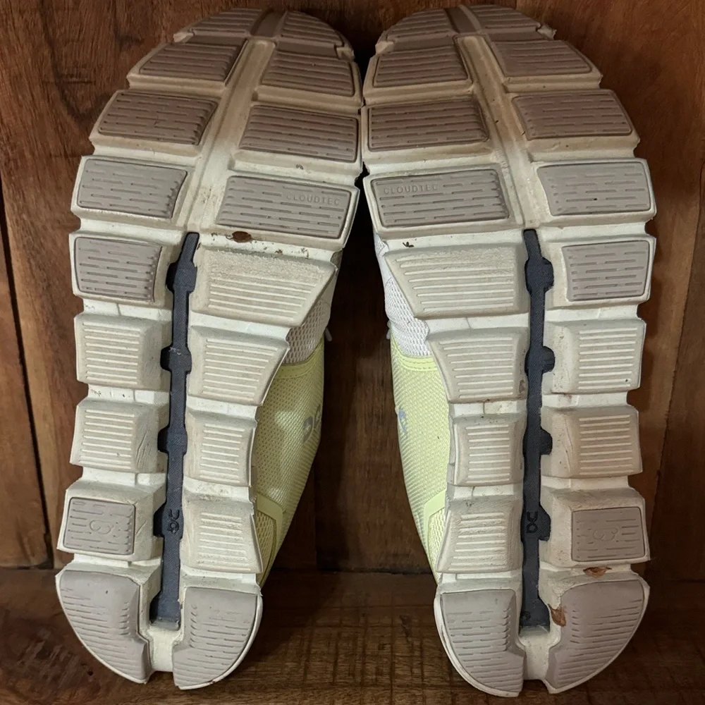 On Running Women’s White and Yellow Athletic Shoes- size 9 - Picture 7 of 9